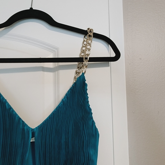 Alice + Olivia Gloria Pleated Maxi Dress in Ocean Blue - Picture 7 of 12